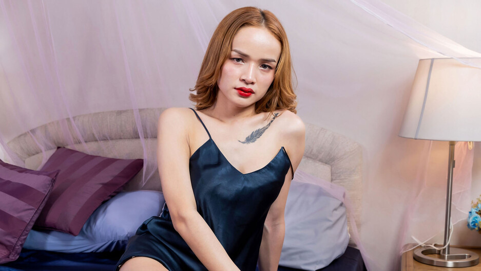 Sensual Fire with Redhead Beauty Linly